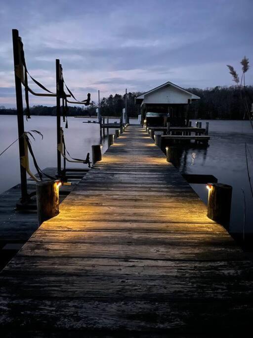 Willa Luxury Modern Waterfront Retreat Montross Zewnętrze zdjęcie